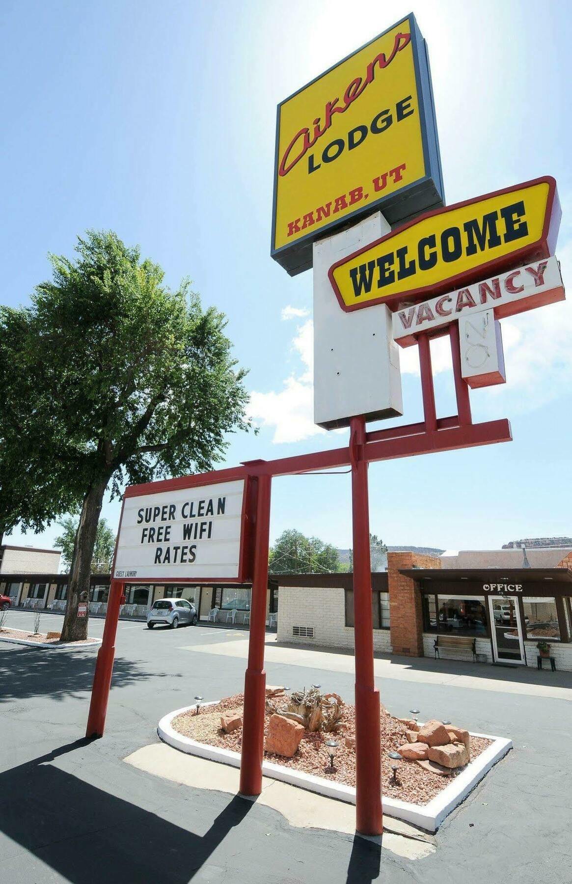 Aikens Motel 2*